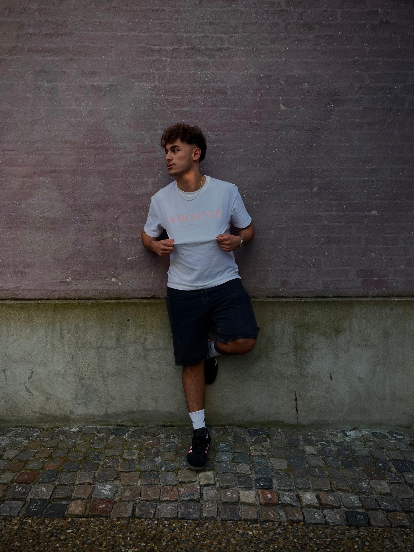 Arouvé tee