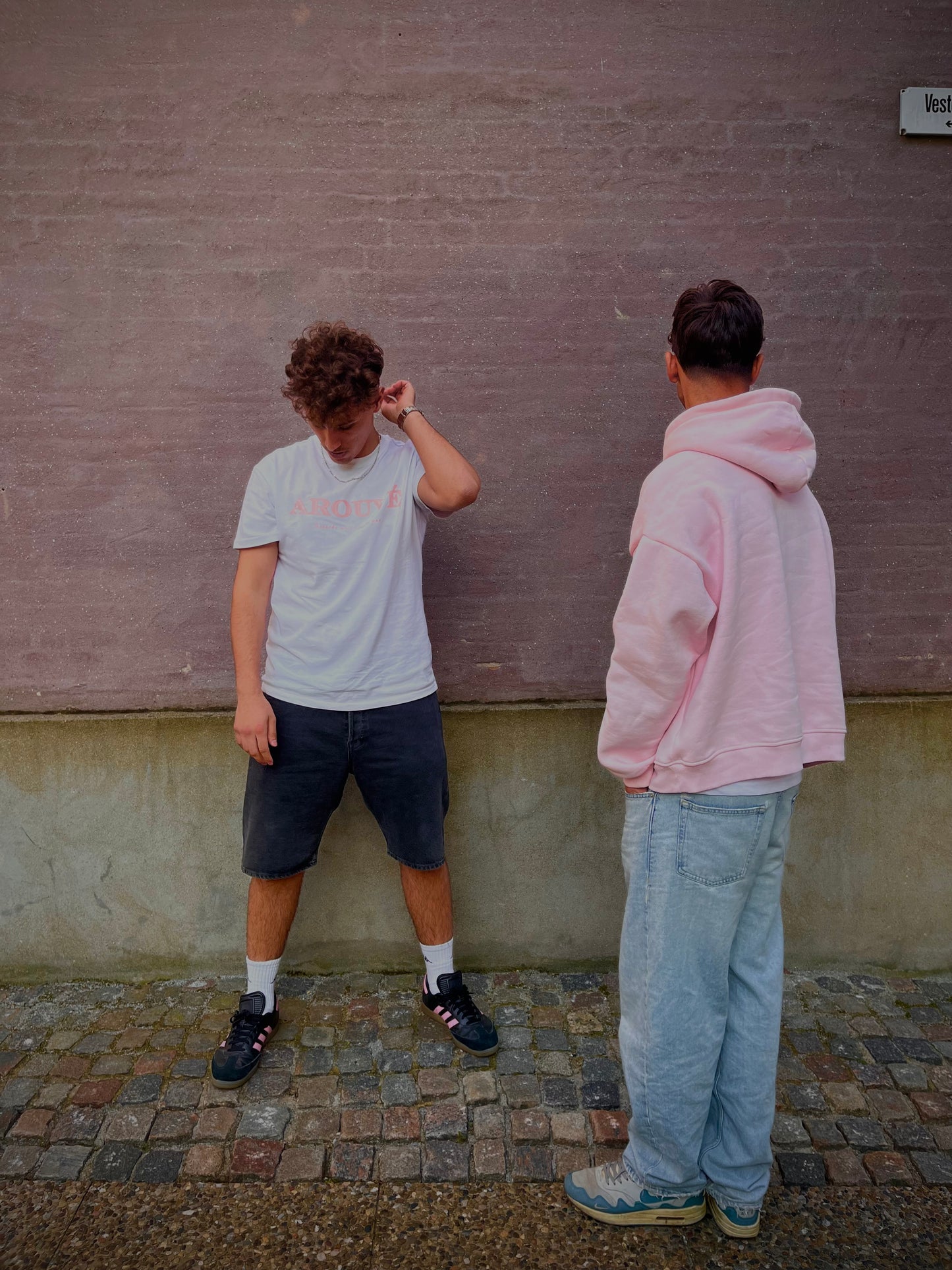 Arouvé tee